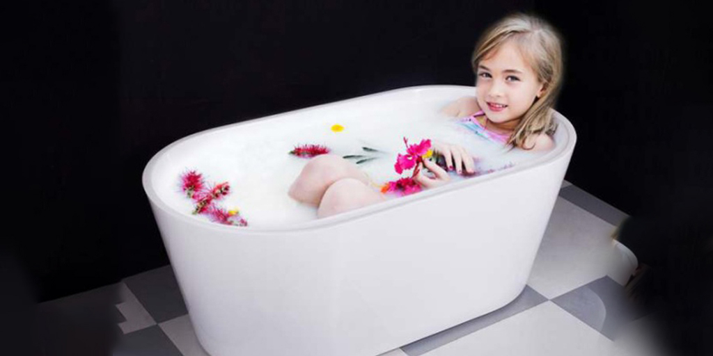 The Benefits of Ergonomic Bathtubs for Kids and Toddlers