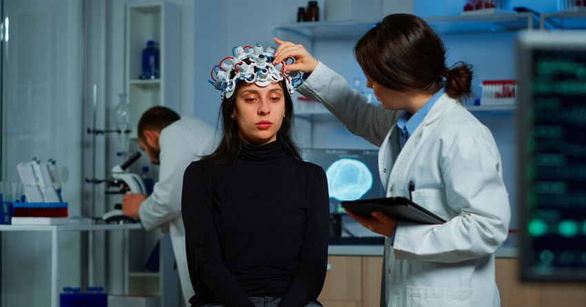 Overlap between Spine Disorders and Joint Pain: Role of a Neurologist Hospital in Varanasi
