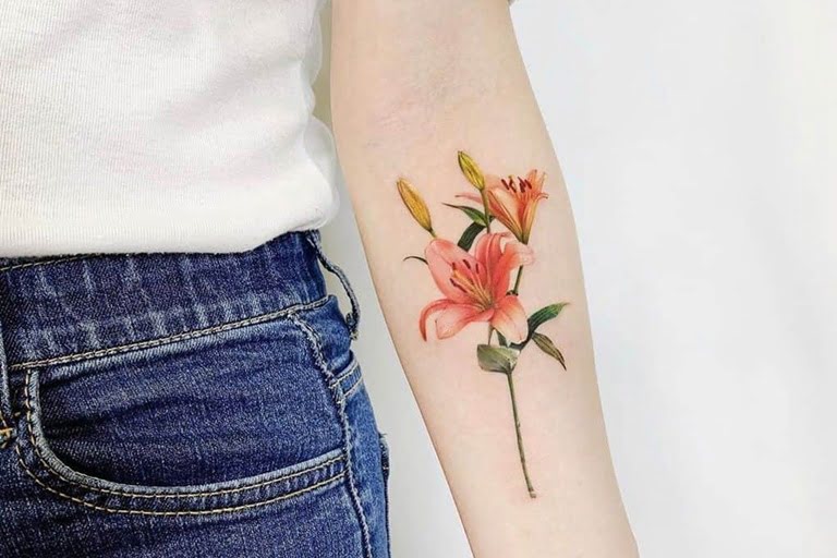 Tatuaż z lilią – kwiat o duszy i znaczeniu, które porusza serce - Backlinks SEO