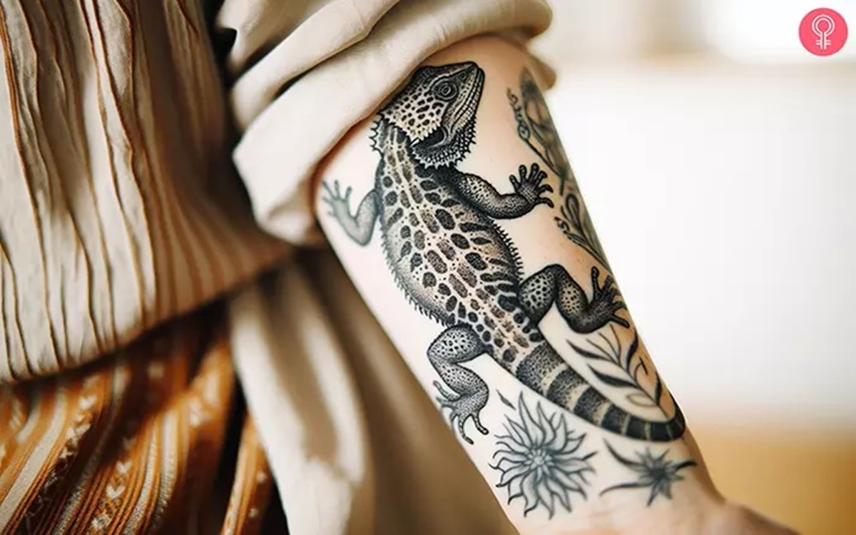 Jaszczurkowy znak – tatuaż przemiany, ochrony i życiowej mocy – kwiaciarniabmflora.pl