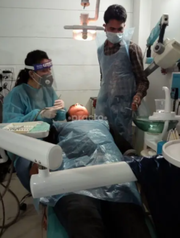 Denture clinic in Sec 12 Noida