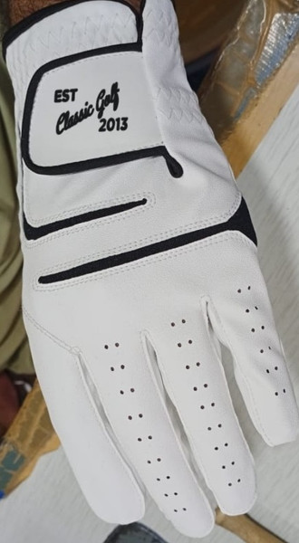 Performance-Ready Yellow Golf Gloves - Online Notepad