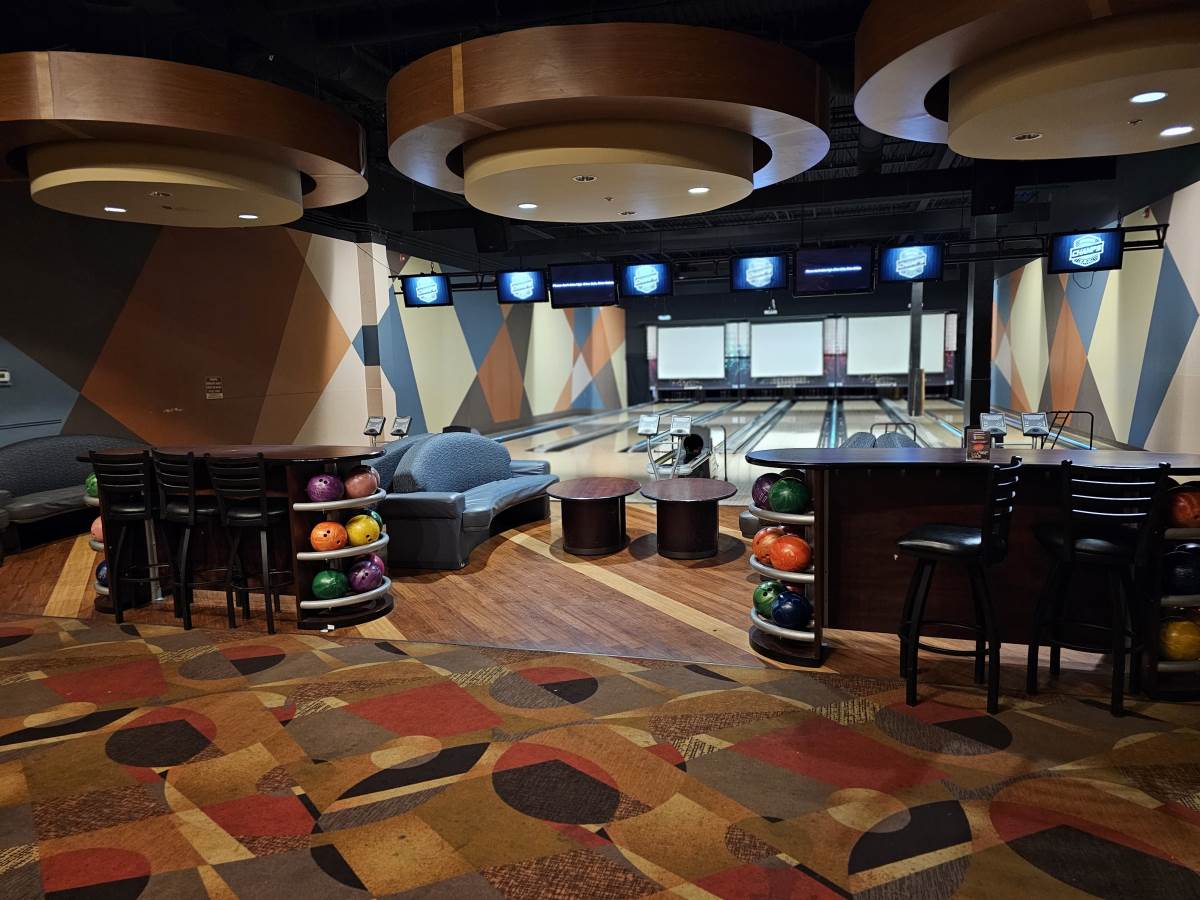 Family Bowling in Oakville